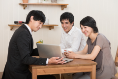 説明をするサポート担当